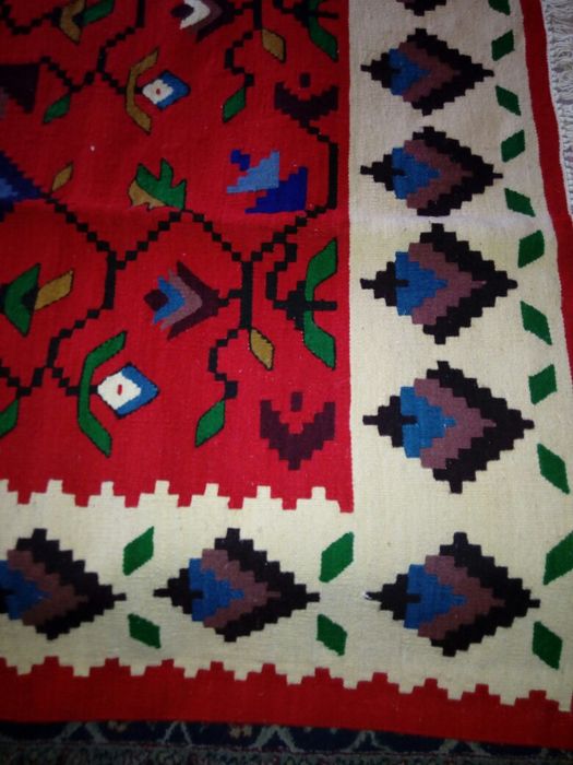 Продавам Чипровски килим