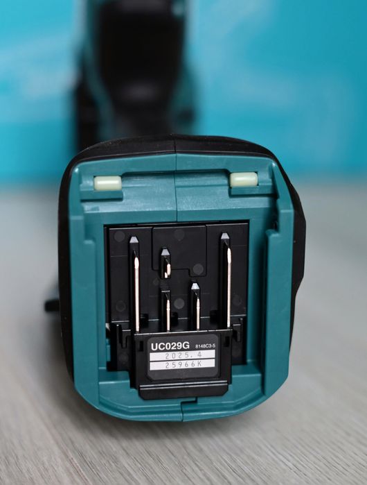 Mini drujbă Makita UC029GZ (XGT 40V) Sigilată, compactă și puternică!