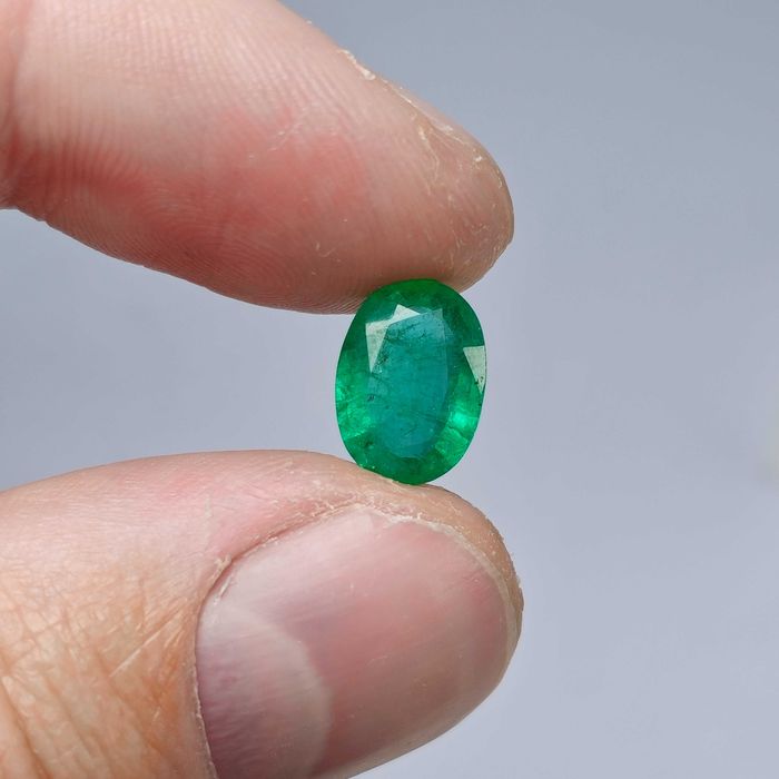 Естествен изумруд 2.39 ct
