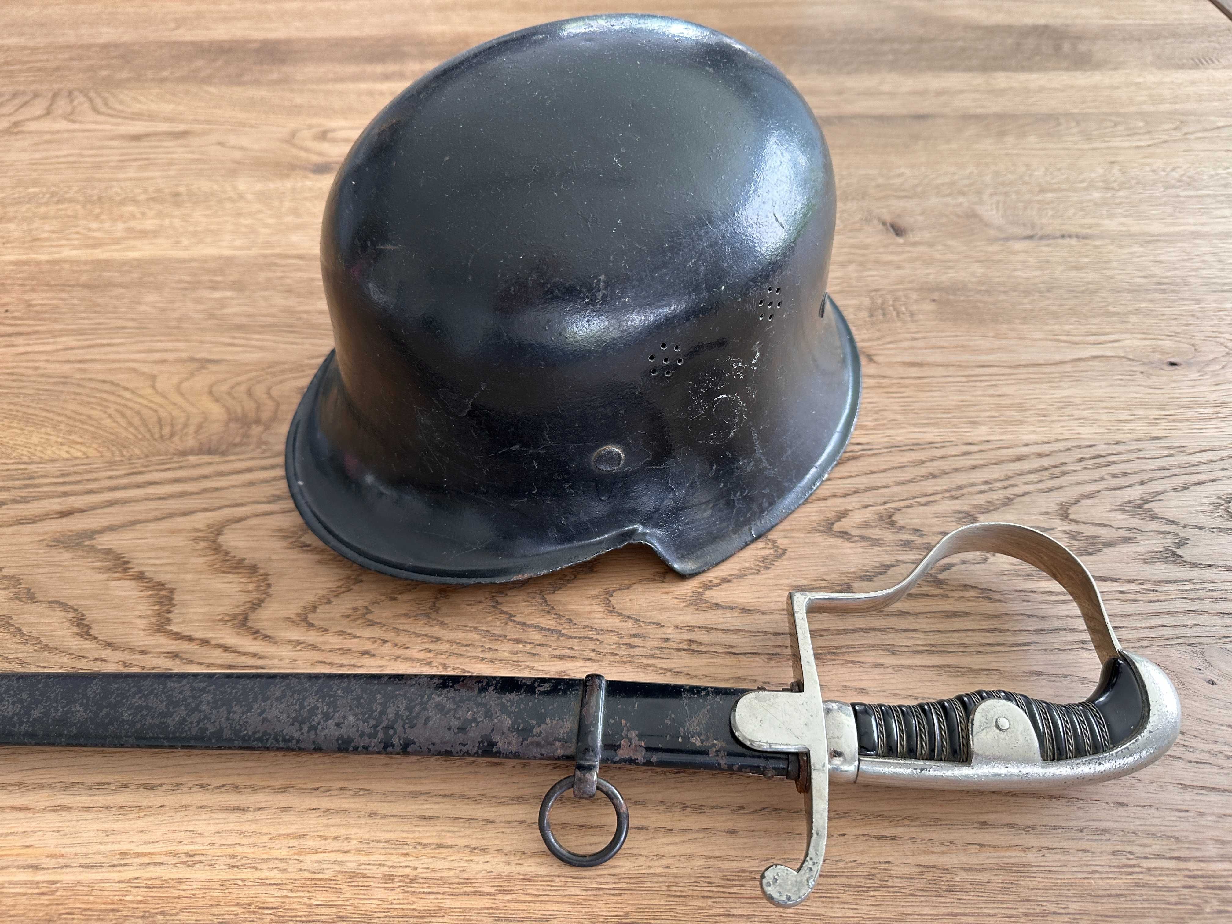 Cască germană și sabie Wermacht WW2
