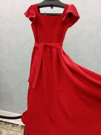 Продам платье красного цвета.