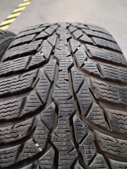 Vând 2 anvelope de iarnă Nokian WR D4