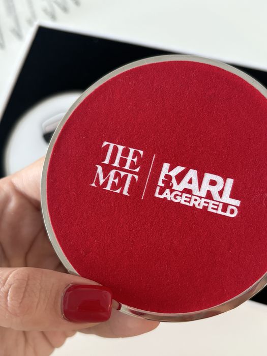 Лимитиран комплект подложки за чаши Karl Lagerfeld x The Met (4 броя)