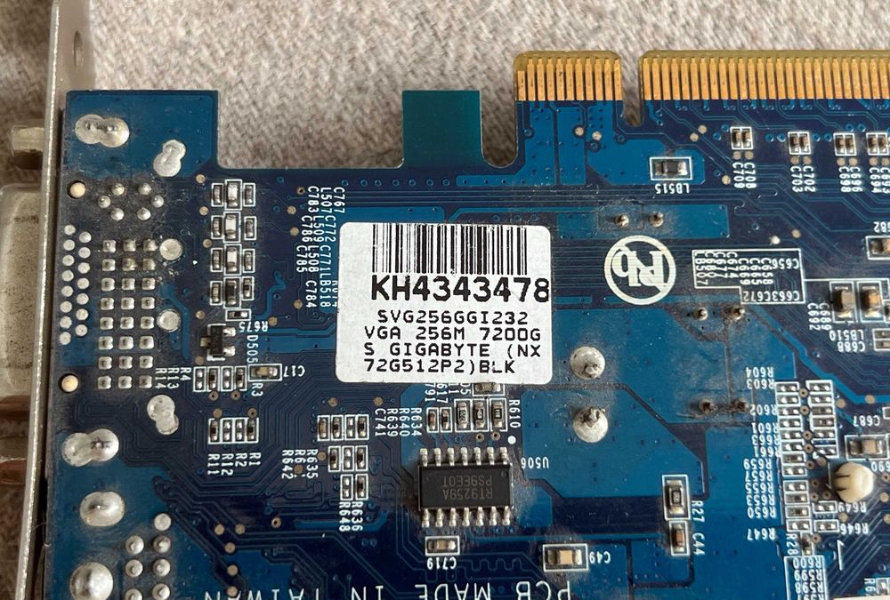 Placa video Gigabyte GeForce 7200 GS 256MB DDR2 PCI Express DVI VGA