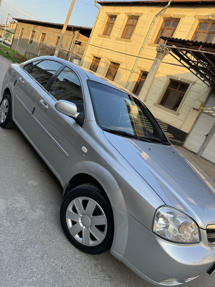 Lacetti автомобиль