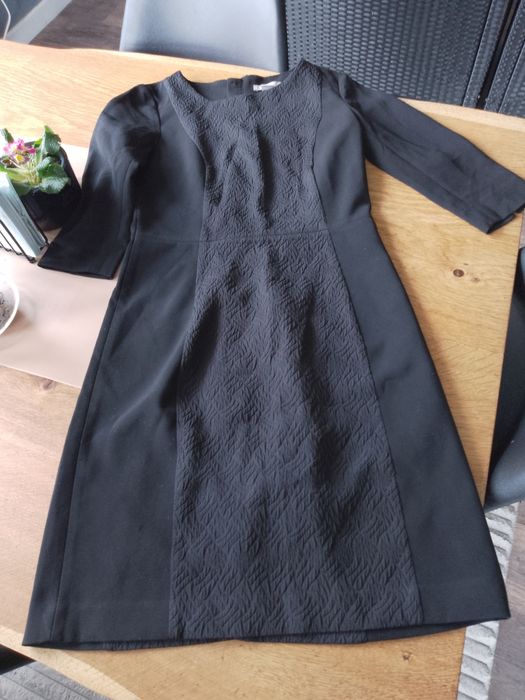 Дамска черна вталена рокля размер С