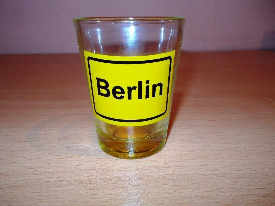 Сувенирни чашки от различни градове