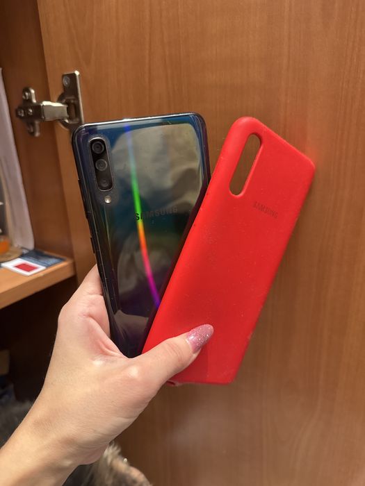 продам нерабочий galaxy A70