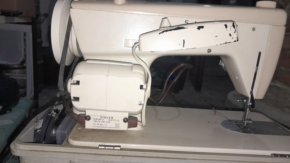 Mașină de cusut singer