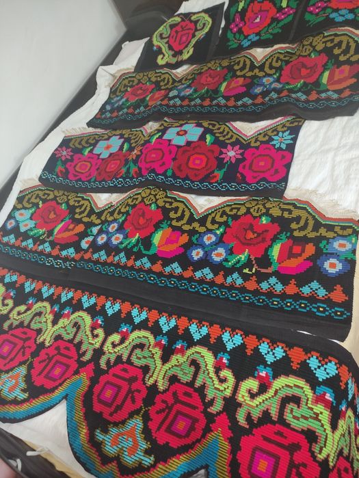 Vând draperii/ perdele model vechi pentru ușa și geam