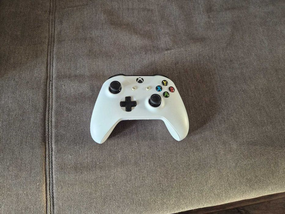 Vând XBOX one S 500 GB in stare buna, preț negociabil