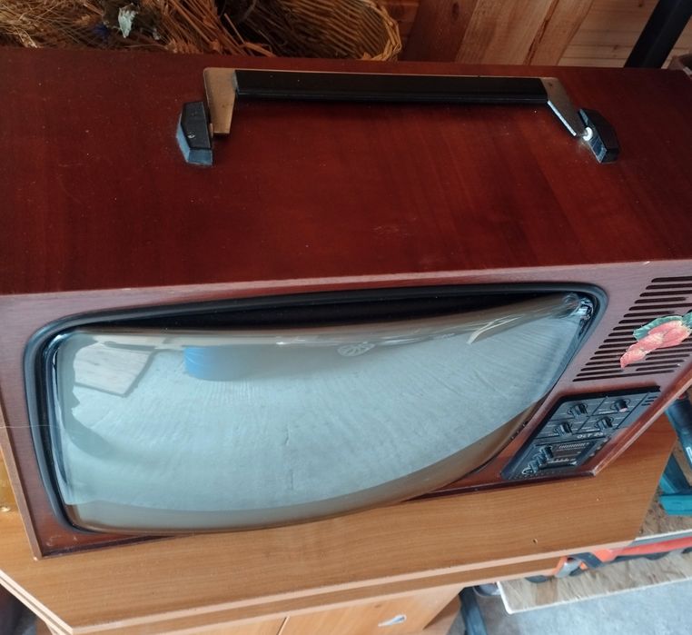 Televizor de colecție OLT