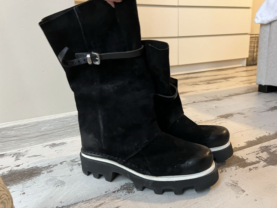 Нови велурени ботуши