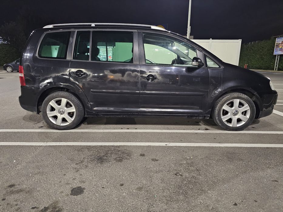 Vând Volkswagen Touran
