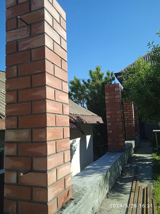 Кладка Облецовчни и Обычным Кирпича Балкона,Перегородка,Малярным Работ