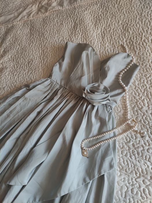 Продаю платье на выпускной , новое