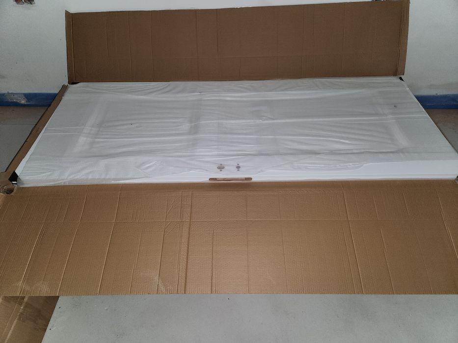 Ușă din lemn stratificat cu toc extensibil