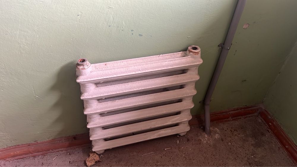 Продам чугуный батарею