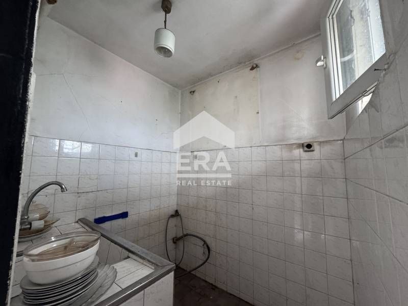 ЕКСКЛУЗИВНО! Тристаен апартамент на спирка Родина до МОЛ Варна