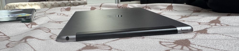 Ipad generatia 5, 128GB, Wifi+cellular