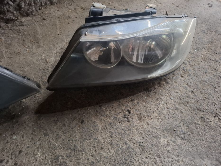 Faruri BMW E90 E91 în stare impecabila