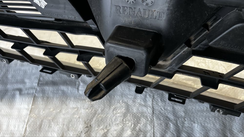 Renault Express 3 предна решетка