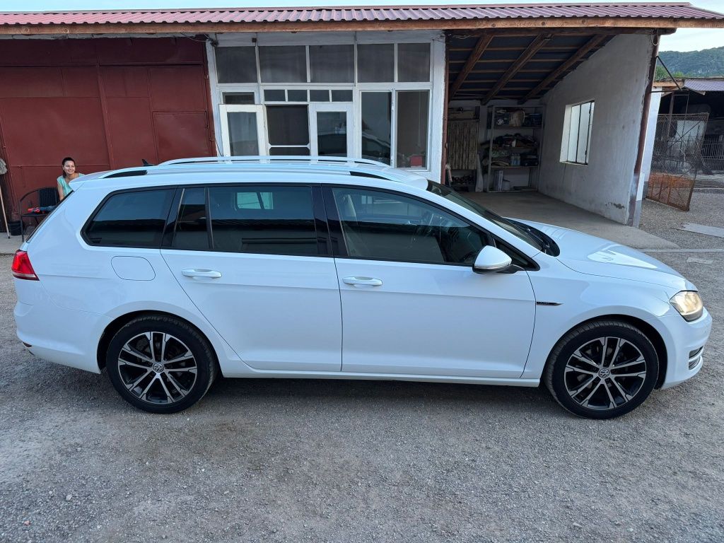 VW GOLF 1,6TDI-110cp LOUNGE 2015 xenon/led/navi/pilot/jante17'