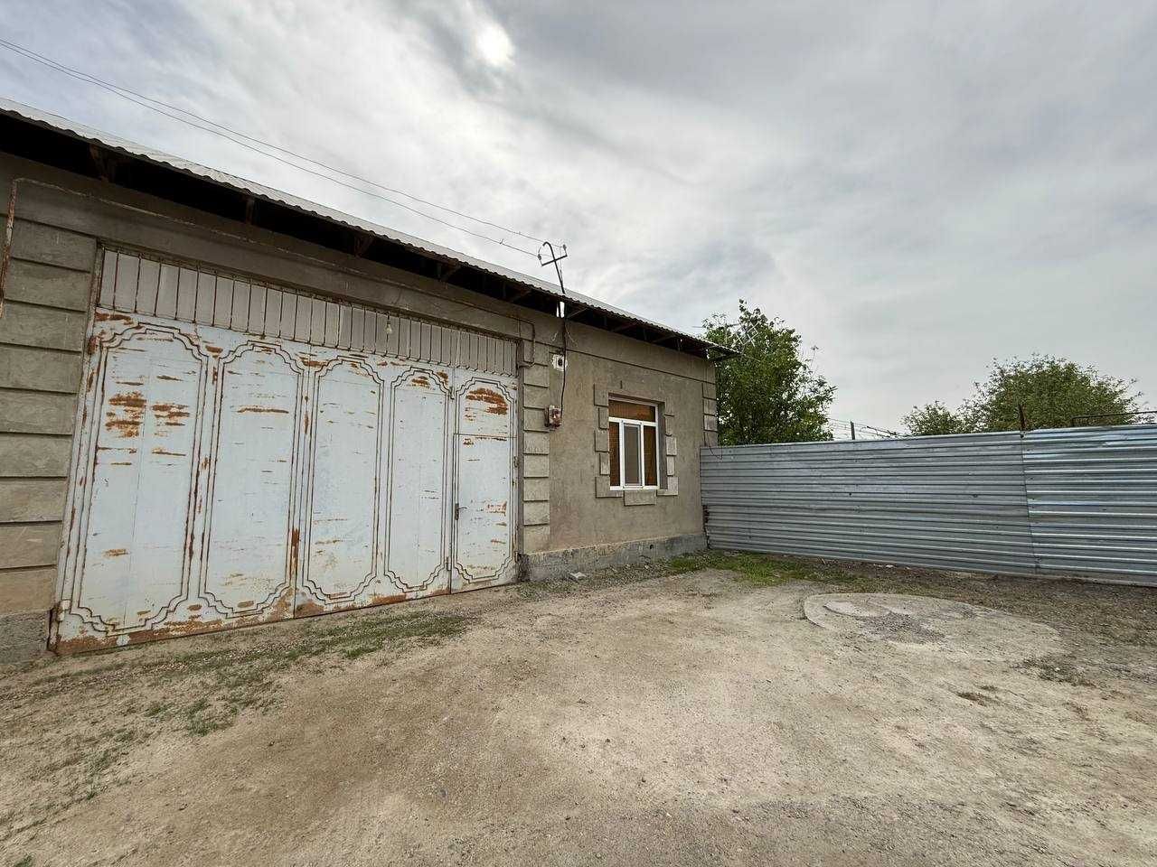 Tayyor 6 sotiqli hovli sotiladi.
