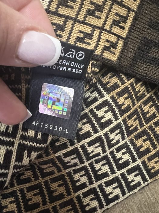 Дамска шапка Fendi