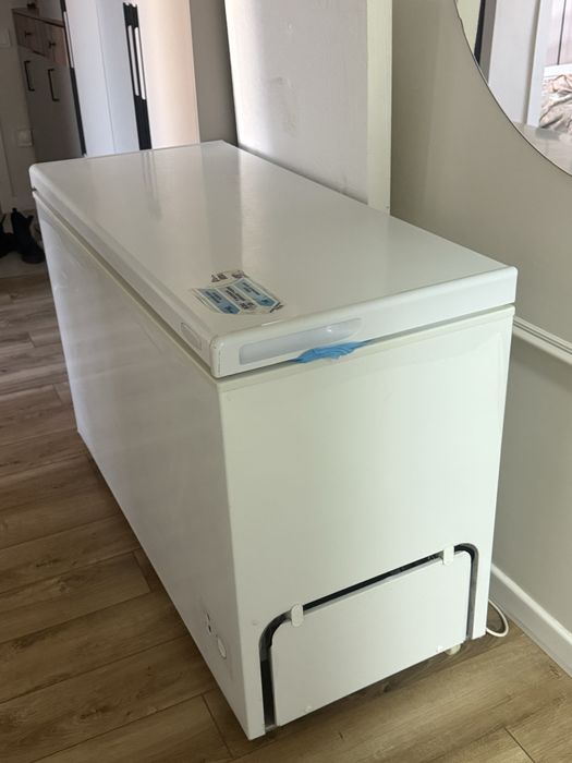 Продам морозильник