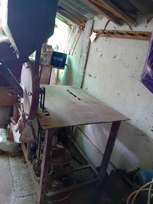 Masă de lucru metalica, cu moară cereale (porumb)
