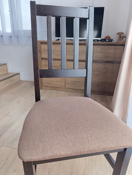 Scaune din lemn masiv