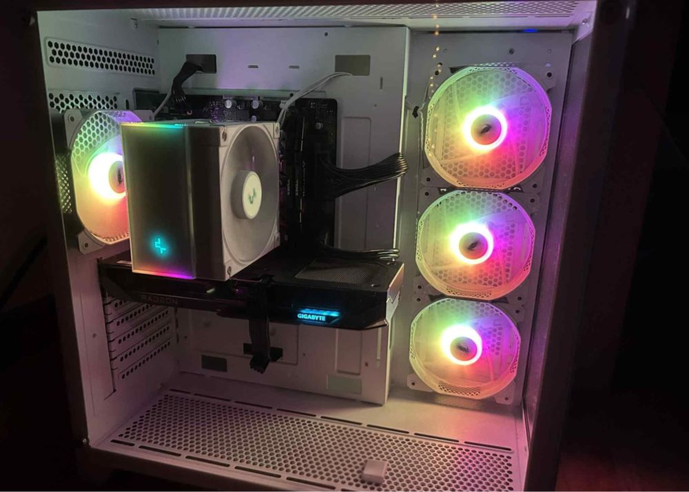Гаранция! Ryzen 7 5700X3D, RX 9060 XT 16GB, 32 DDR4 Геймърски Компютър
