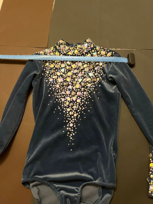 Costum catifea gimnastica ritmica 9-11 ani