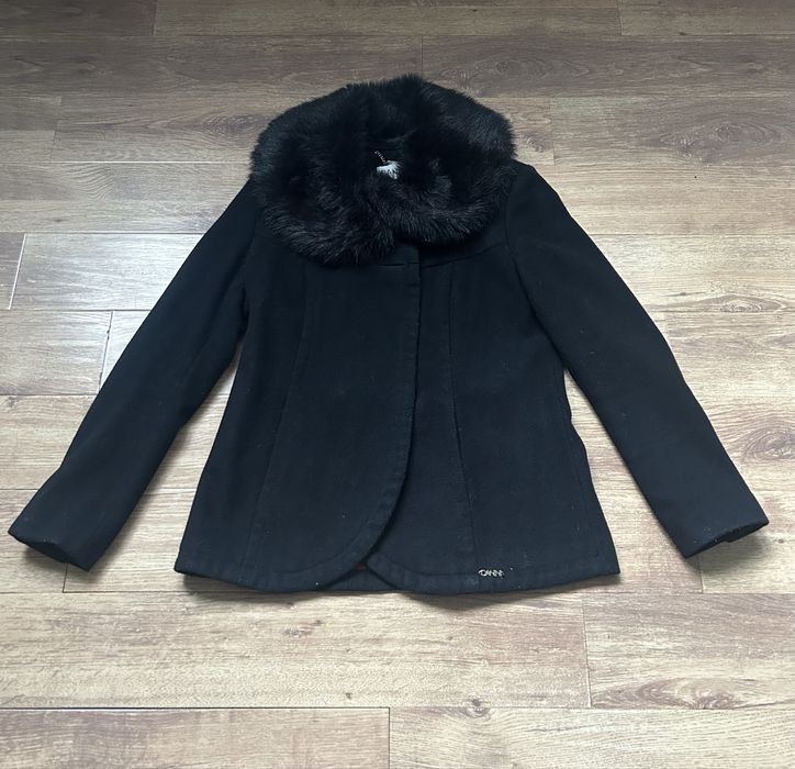 Палто с кожена яка на Данини