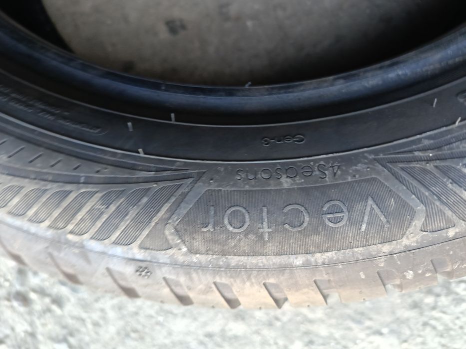 Всесезонни гуми -2021г.-17цола-215/55-1бр.-90лв."GOOD YEAR"