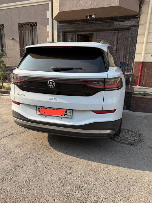 Volkswagen ID6     yili 2022