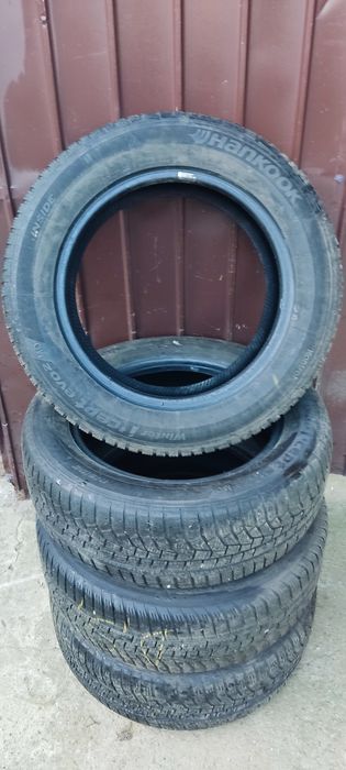 Set anvelope iarna Hankook 2021/ 205/60/16