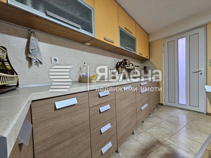 Продава се Тристаен апартамент в Варна, Бриз - 90 кв.м за 1539 €/кв.м - Снимка #2