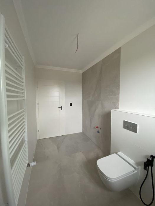 Casa moderna de vanzare la cheie cu toate utilitățile!