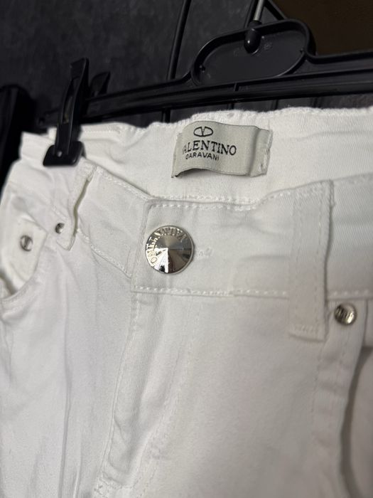 Blugi valentino garavani, potriviti pentru M