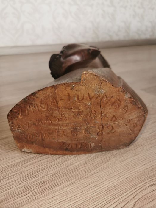 Антикварен дървен бюст от абанос и каменна колона пиедестал постамент