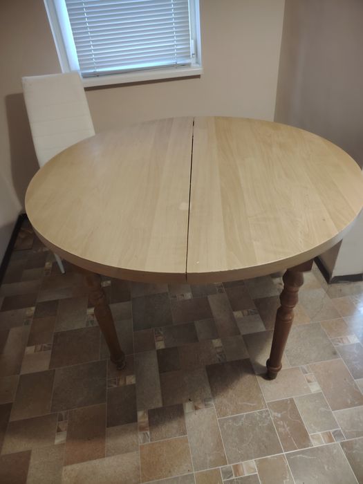 Маса за хранене разтегатела.