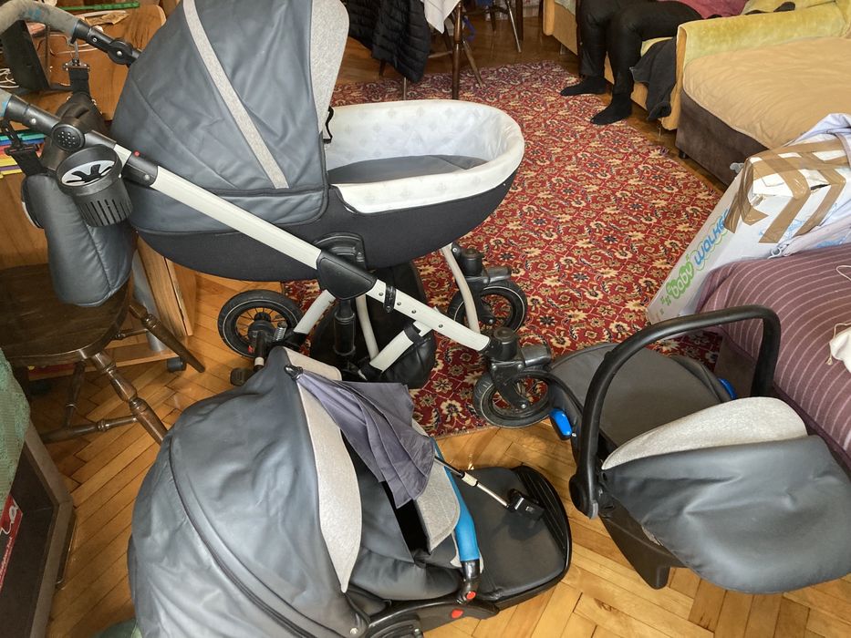 Бебешка количка с три коша