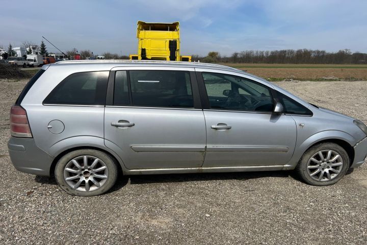 Dezmembrez Opel Zafira B [2005 - 2010] Minivan 5-usi 1.9 CDTI MT (120