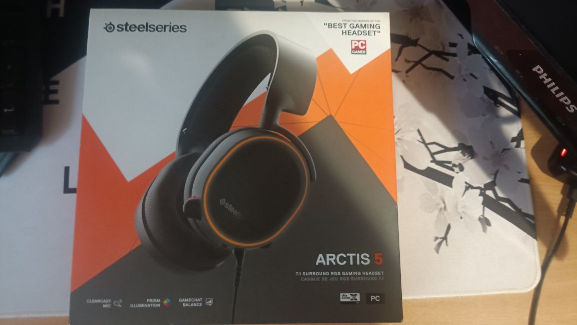 Наушники Steelseries Arcits 5 2019 edition