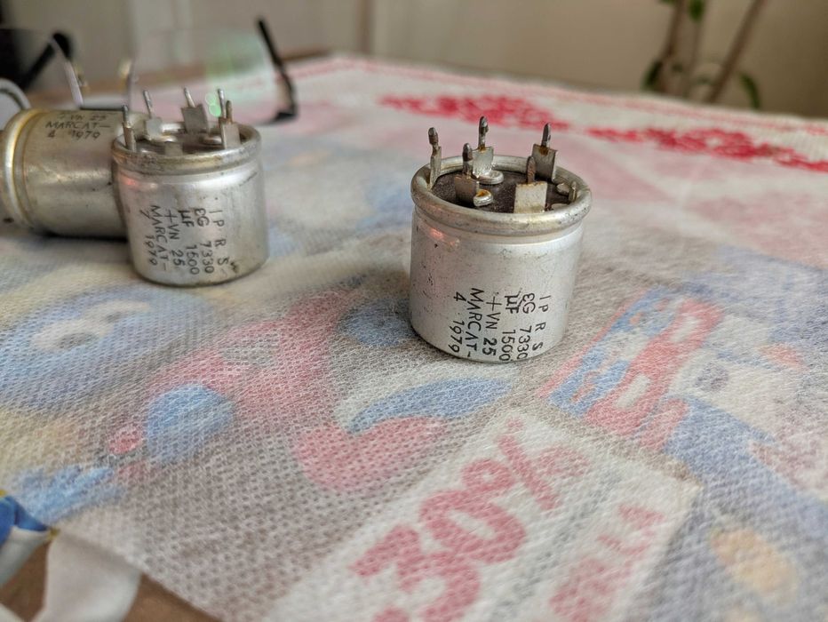 Condensatoare de 1500 μF-nefolosite -NOI
