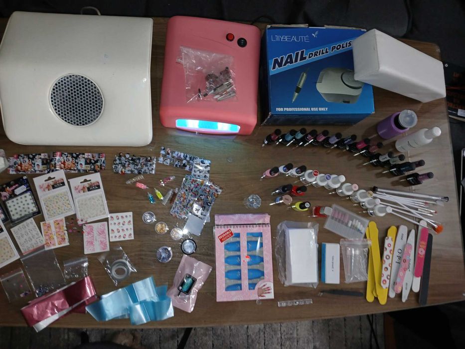 Голям комплект принадлежности за маникюр с гел лак