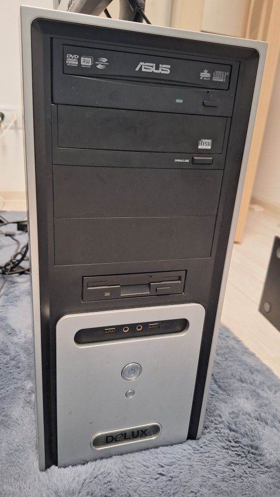 Vand PC calculator AMD cu monitor de 17 inch