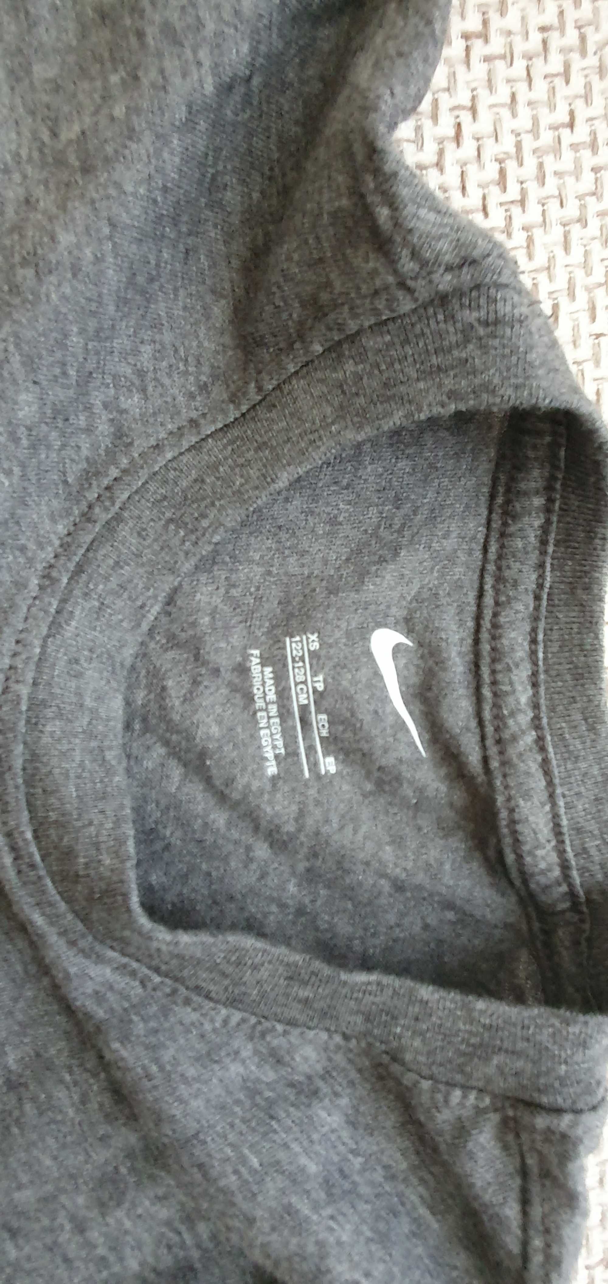 Нови дрехи Nike 122-128